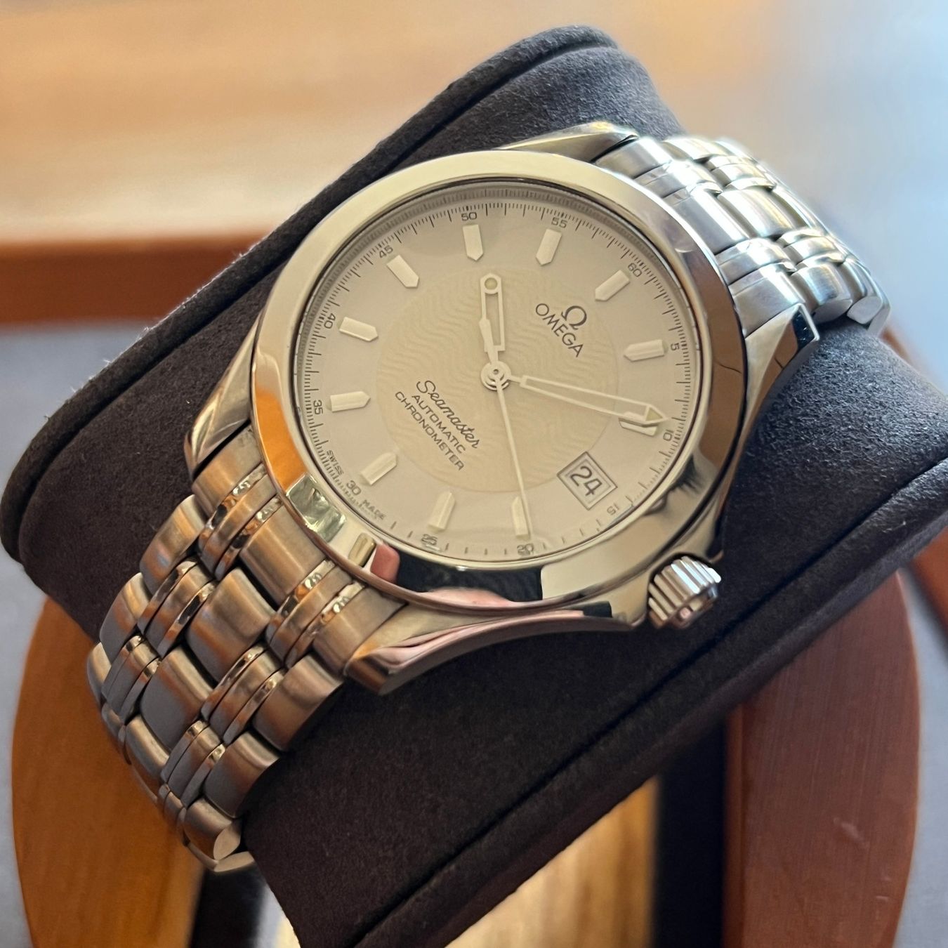 Omega Uhren: Omega Seamaster Automatic Date 2501.21 – Gebraucht aus Carouge GE von Watchaser 8