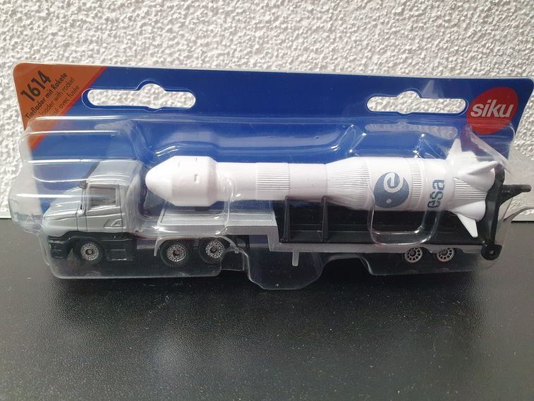 Siku Giocattoli: Neu - Siku - Tieflader mit Rakete – Nuovo e nell'imballaggio originale da Dagmersellen venduto da Jarsetz_Restposten