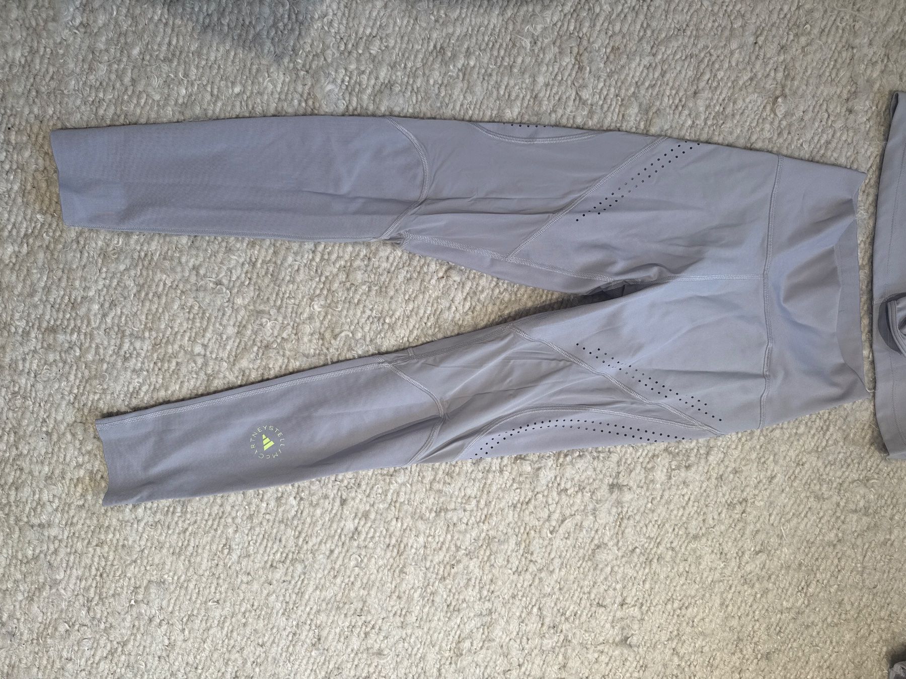Stella McCartney Kleiderpakete: Stella McCartney Adidas workout set – Gebraucht aus Unterägeri von Elmilokim 2