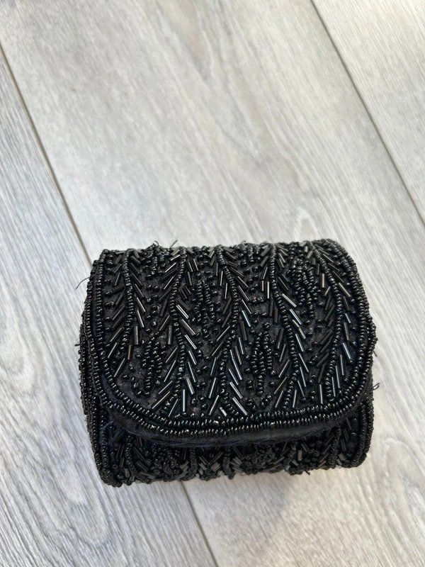 Borse da donna: Petite pochette à paillettes noir – Usato da Genève venduto da and_k79x