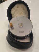 Hardy The Perfect 4" Wide Spool Fliegenrolle mit Tasche