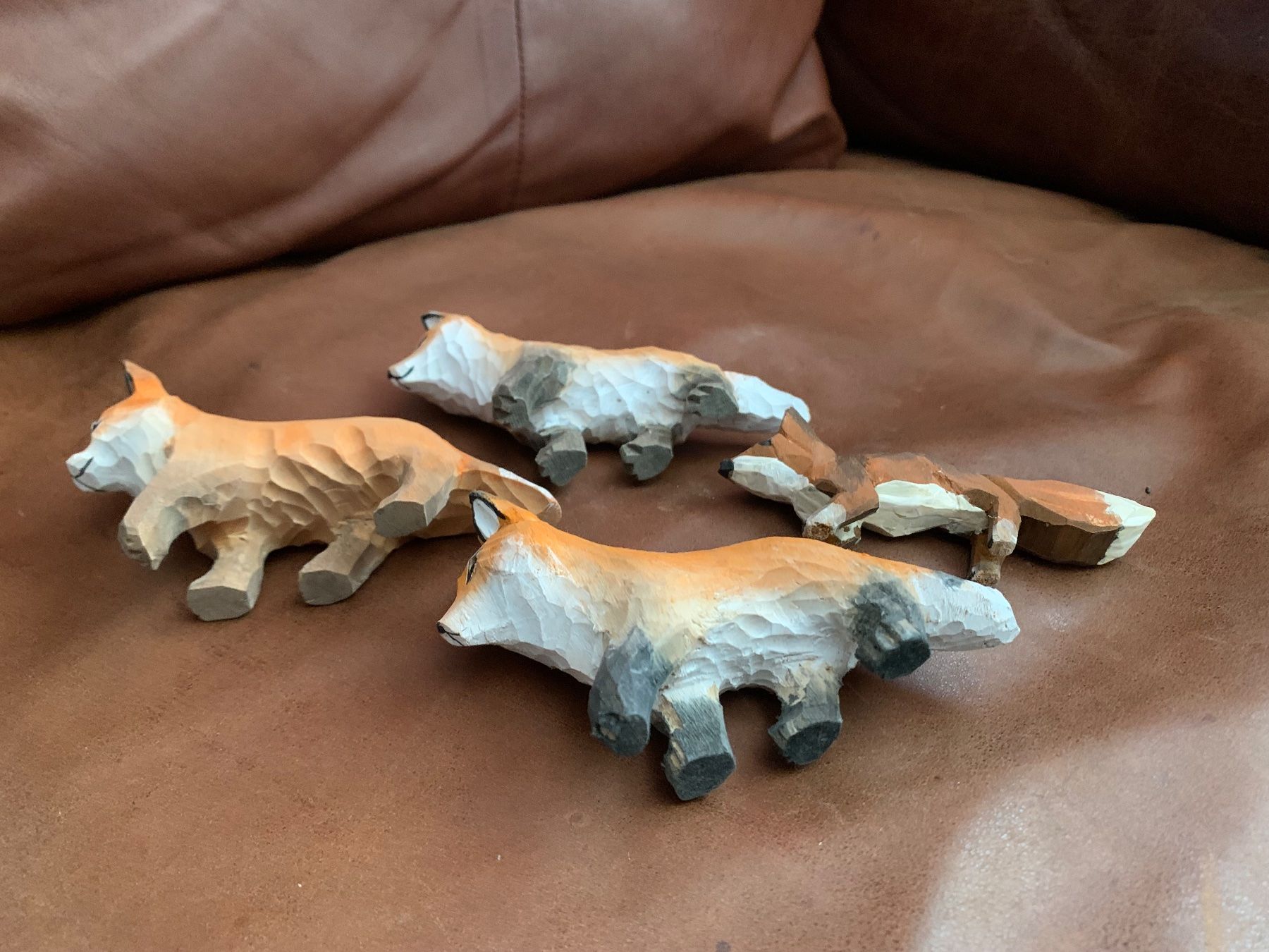 Statuette: 4 handgeschnitzte Füchse aus Holz, Krippenfiguren – Usato da Kloten venduto da petrol5555 4