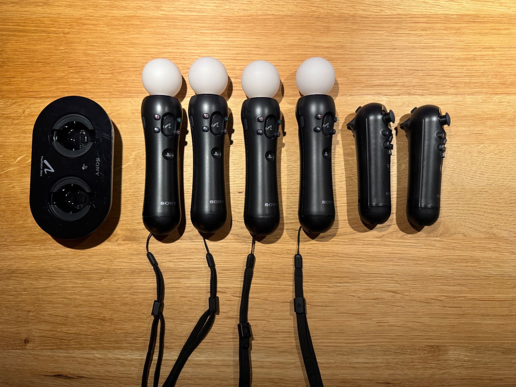 Sony Controller: PlayStation Move Set: 4× Motion, 2× Navigation + Ladestation – Usato da Zürich venduto da MarcTheSeller