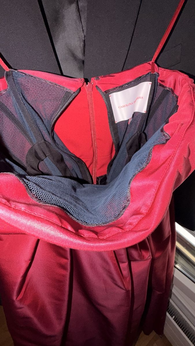 Carolina Herrera Vestiti: Carolina Herrera red silk tafta dress – Nuovo (secondo la descrizione) da Genève venduto da val_rp9x 3