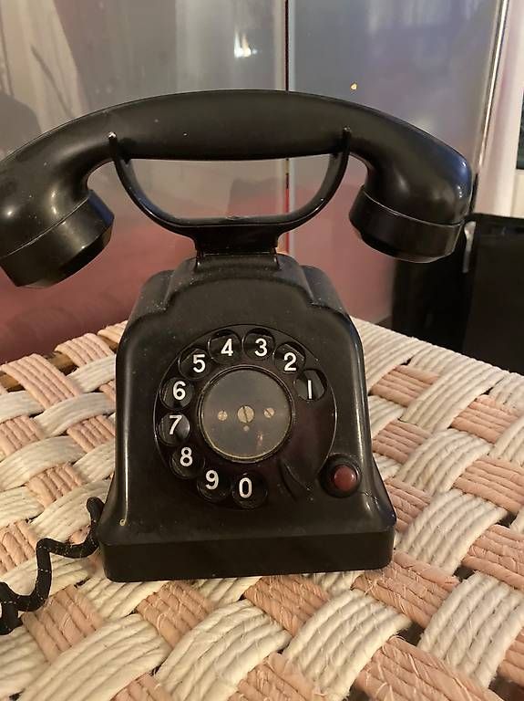 Telefoni: Altes vintage Telefon  – Usato da Unterägeri venduto da cosmolita