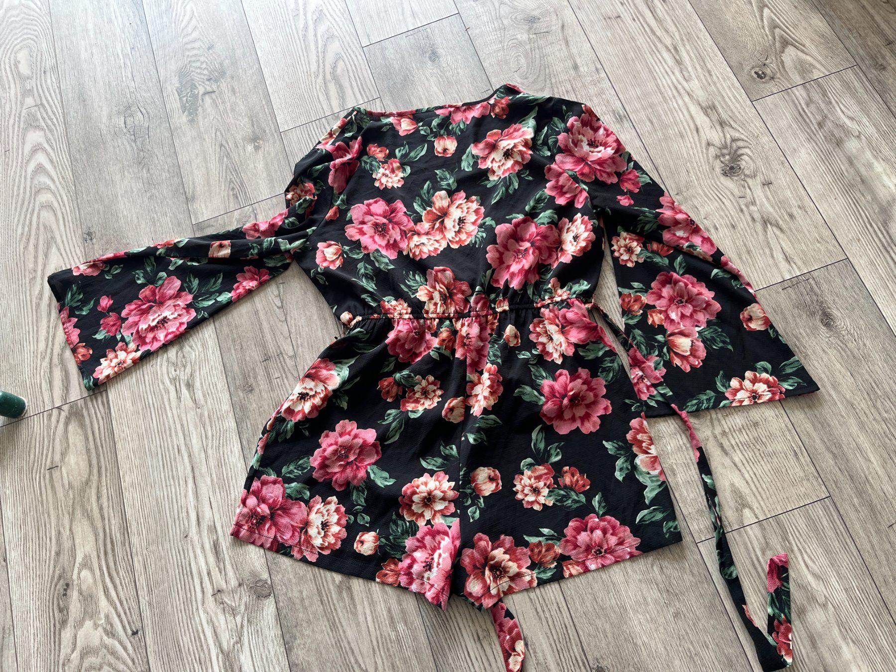 Jumpsuits: COMBISHORT Roses 44 – Gebraucht aus Seiry von van_n79x 1