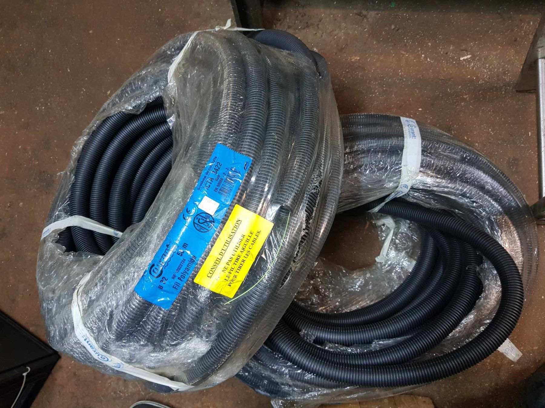 Kabel: 2x 50 Meter Kabelführung schwarz flexibel – Neu und originalverpackt aus Niedergösgen von usc_9sk7