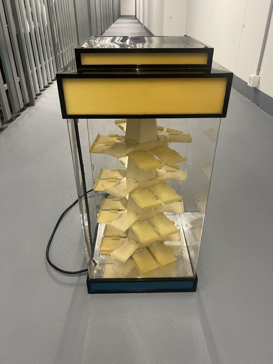 Vitrinen: Vintage Verkaufsvitrine Zippo – Gebraucht aus Aarburg von Annemarie16 1