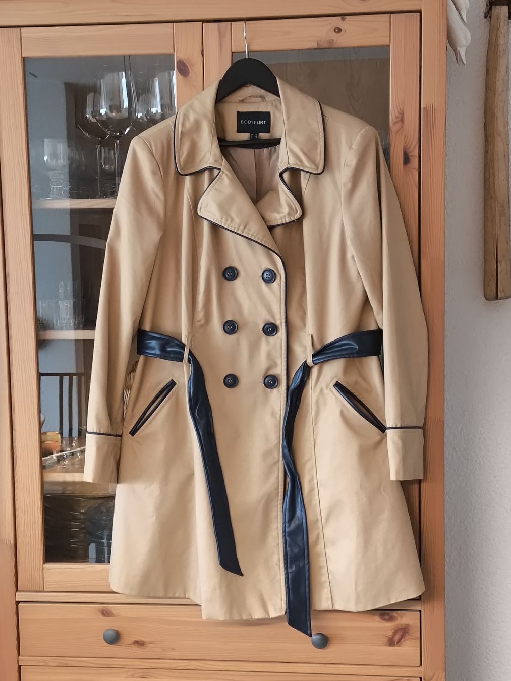 Cappotti: Trenchcoat Gr.46 – Usato da Burgdorf venduto da Ropajesi