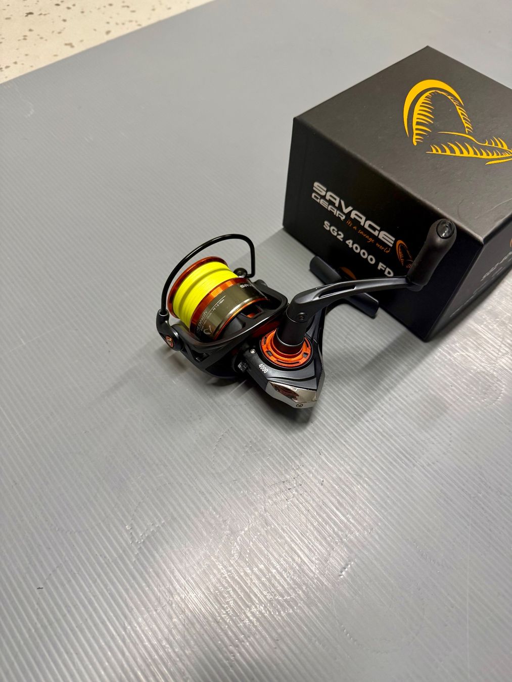 Tamburi & Mulinelli: Savage Gear SG2 4000 FD Spinnrolle – Nuovo e nell'imballaggio originale da Trimbach venduto da duri.. 2