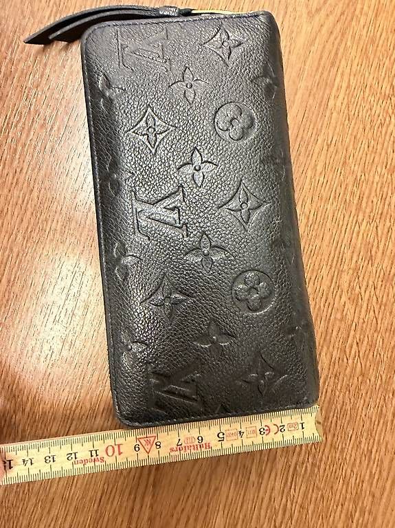 Louis Vuitton Brieftaschen: Louis Vuitton Portemonnaie – Gebraucht aus Wittenbach von janine37 1