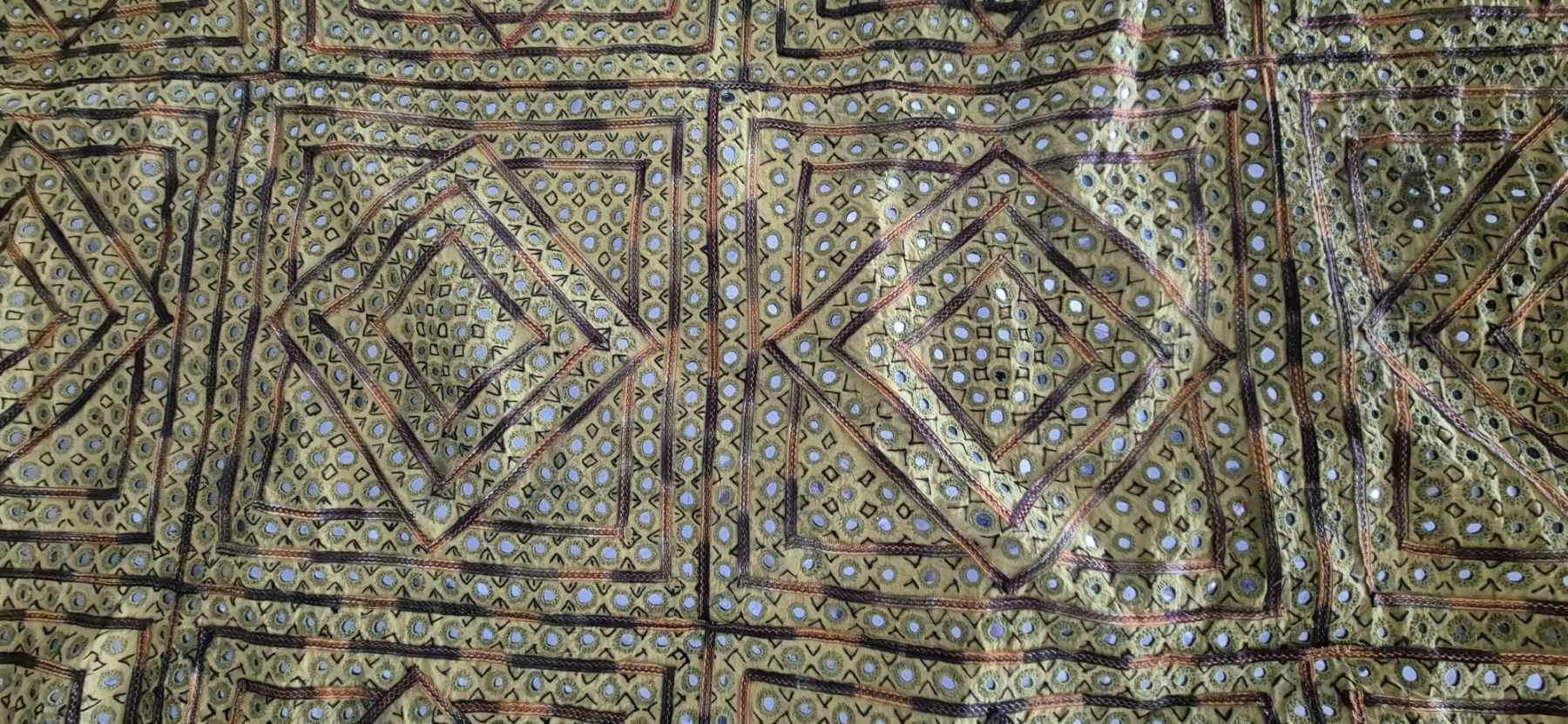Teppiche: Tapis brodé avec petits miroirs (shisha) – Gebraucht aus La Neuveville von ste_rk86 2