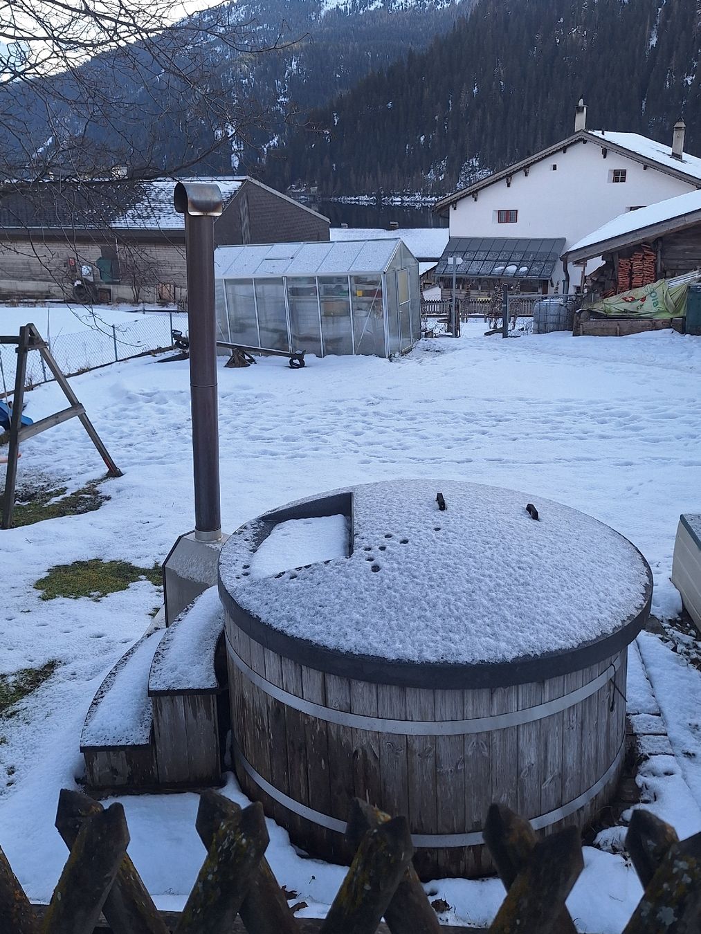 Altre Decorazioni per giardino: Hotpot mit Ofen – Usato da Sufers venduto da Bergmassiv