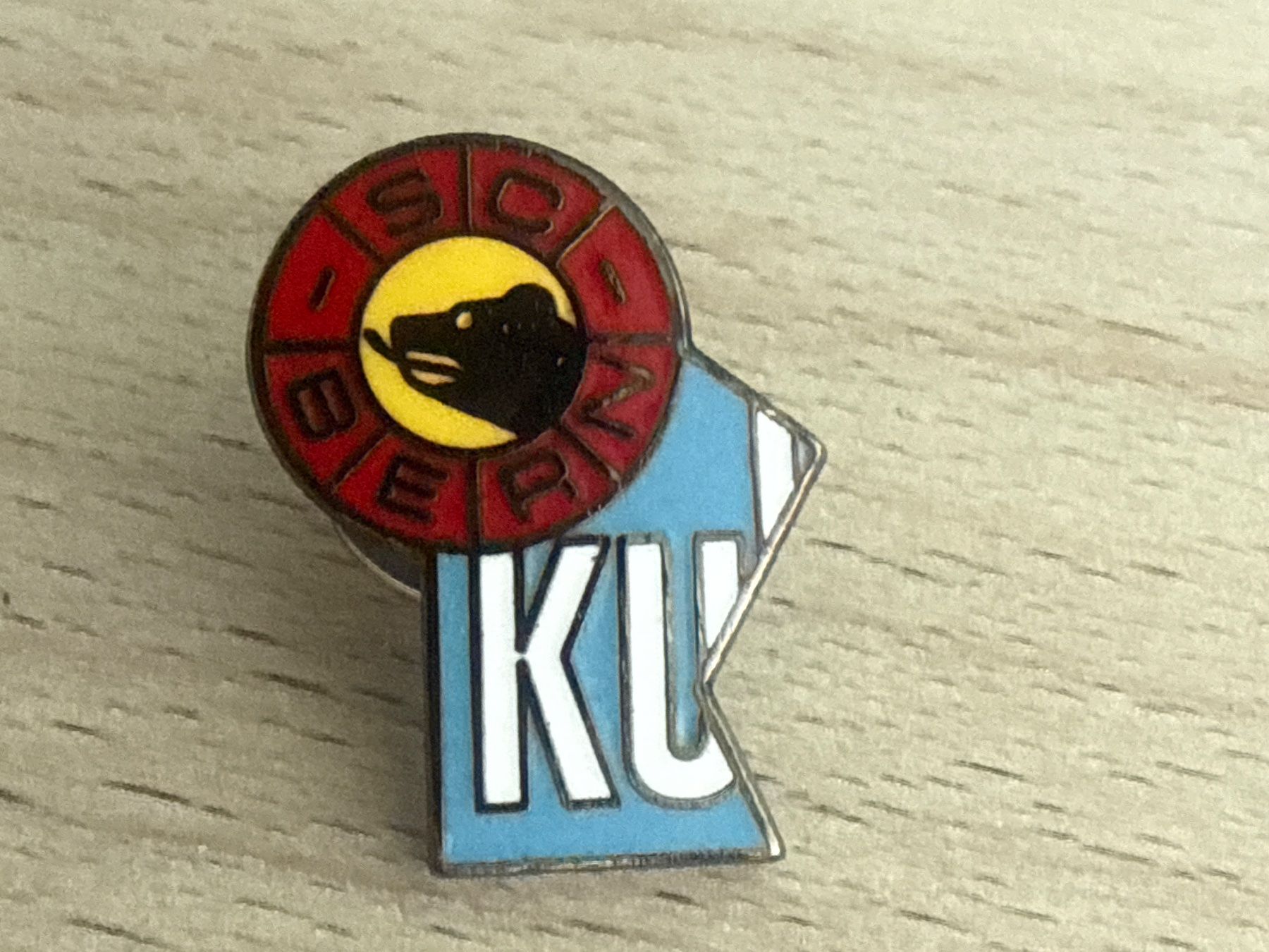 Plaketten & Abzeichen: Pin  SC Bern – Gebraucht aus Glattbrugg von Schweigmatt