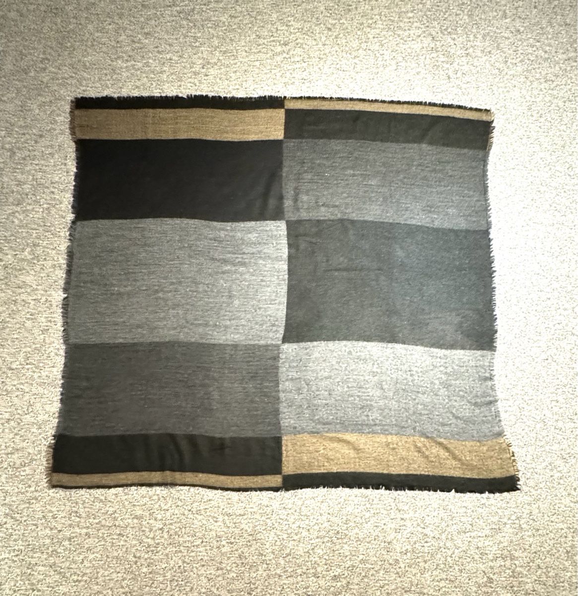 Zara Foulard & Sciarpe: Écharpe ou plaid – Nuovo (secondo la descrizione) da Genève venduto da flocon06