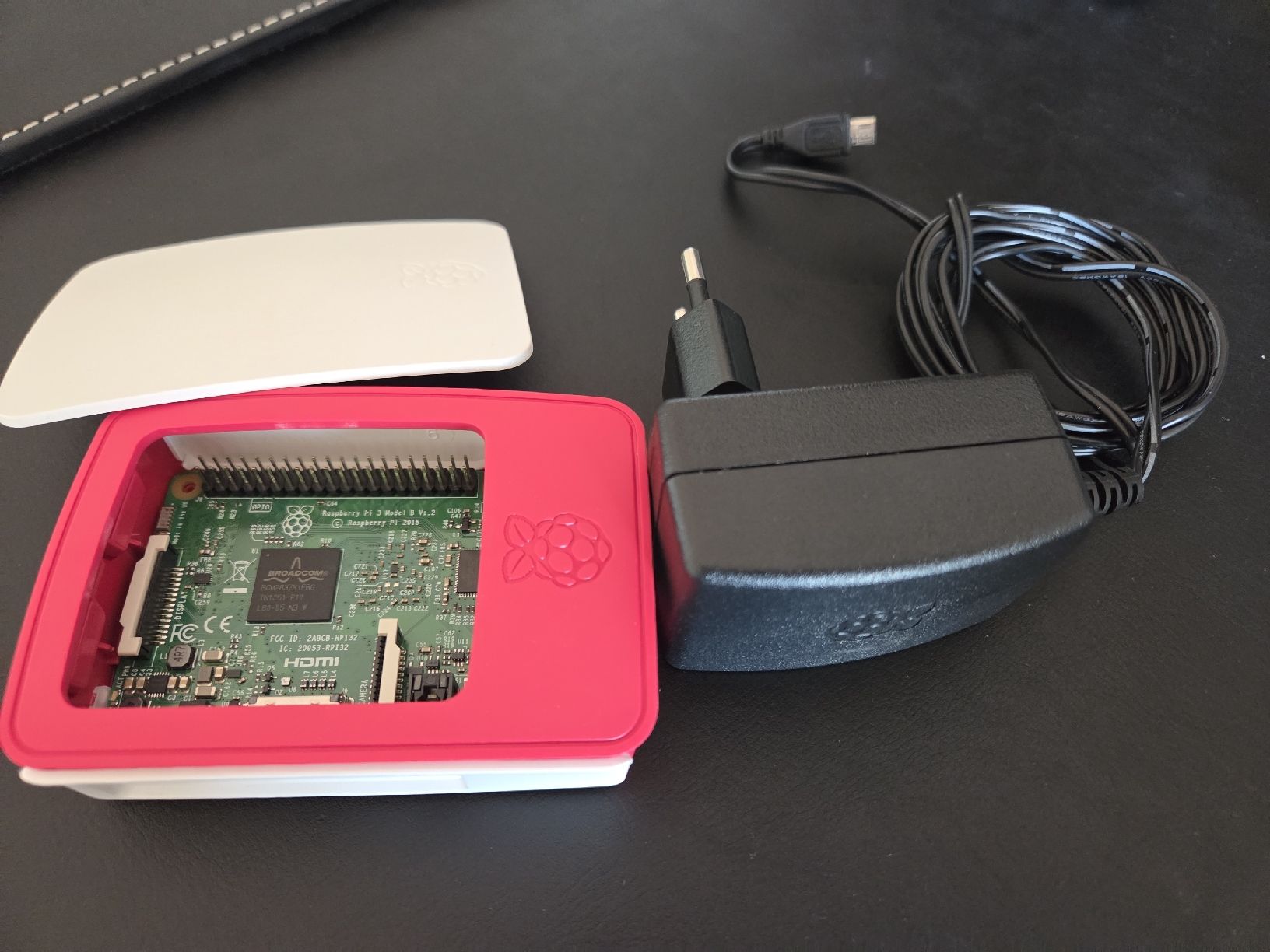 Raspberry Pi PCs: * Raspberry Pi 3 Model B mit Netzteil & Gehäuse – D'occasion à Egolzwil par MaMoro