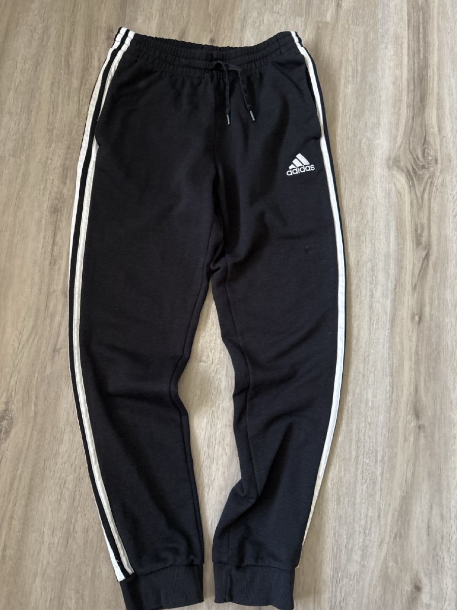Adidas Hosen: Pantalon de jogging Adidas noir taille M – Gebraucht aus Delémont von Ma_LoU.01