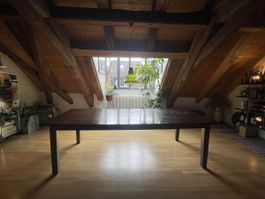 Tisch aus Mangoholz