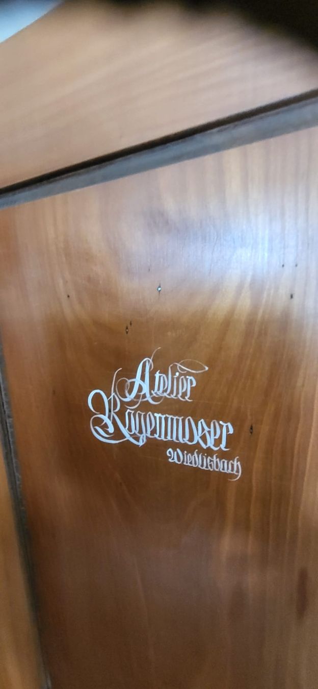 Armadi: Wunderschöner Bauernschrank bemalt Atelier Rogenmoser – Usato da Röschenz venduto da Bravo1234 5
