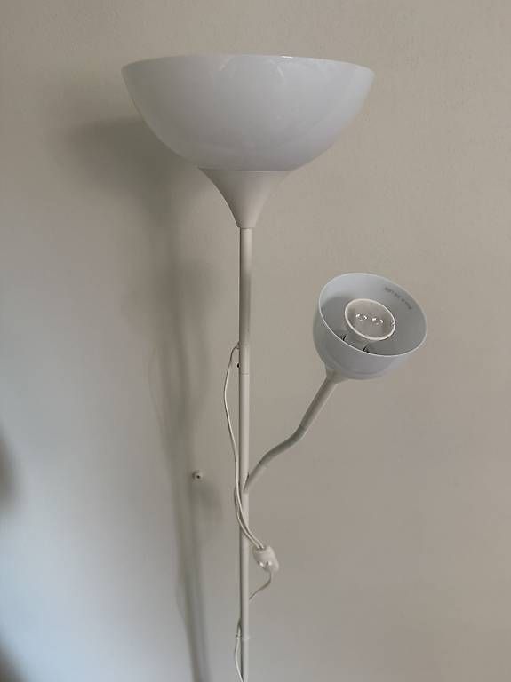 Lampade: Weisse Stehlampe inkl. Leuchtmittel – Usato da Bern venduto da len_5x79 1