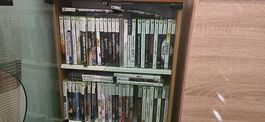 Xbox 360 schwarz und c.a 60 Spiele