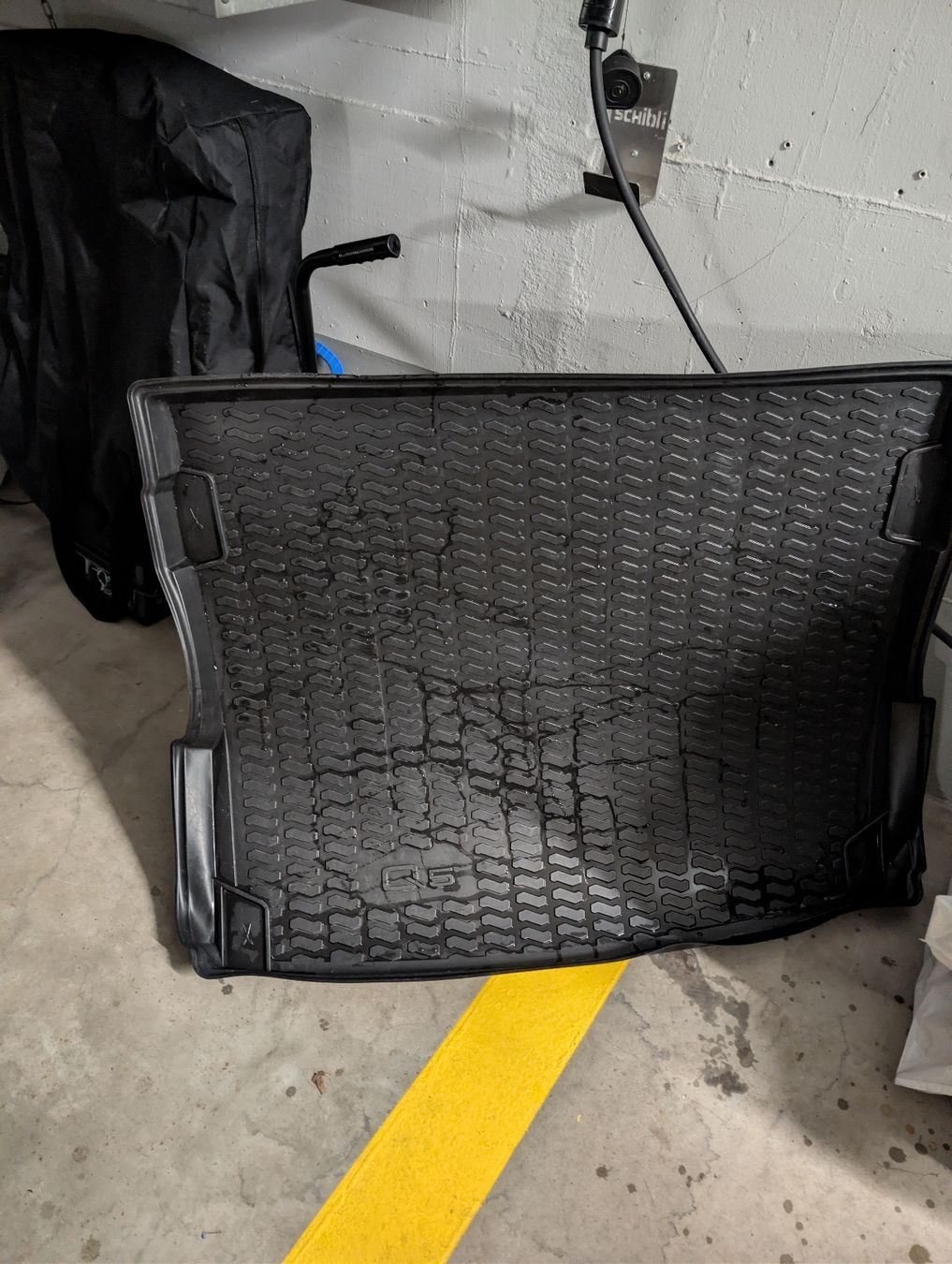 Tutti pezzi di ricambio auto: Audi Q5 Boot cover – Usato da Meilen venduto da sal_m6th 2