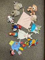 Spielzeug Konvolut Stofftier Kuscheltier Rassel Babygut g...