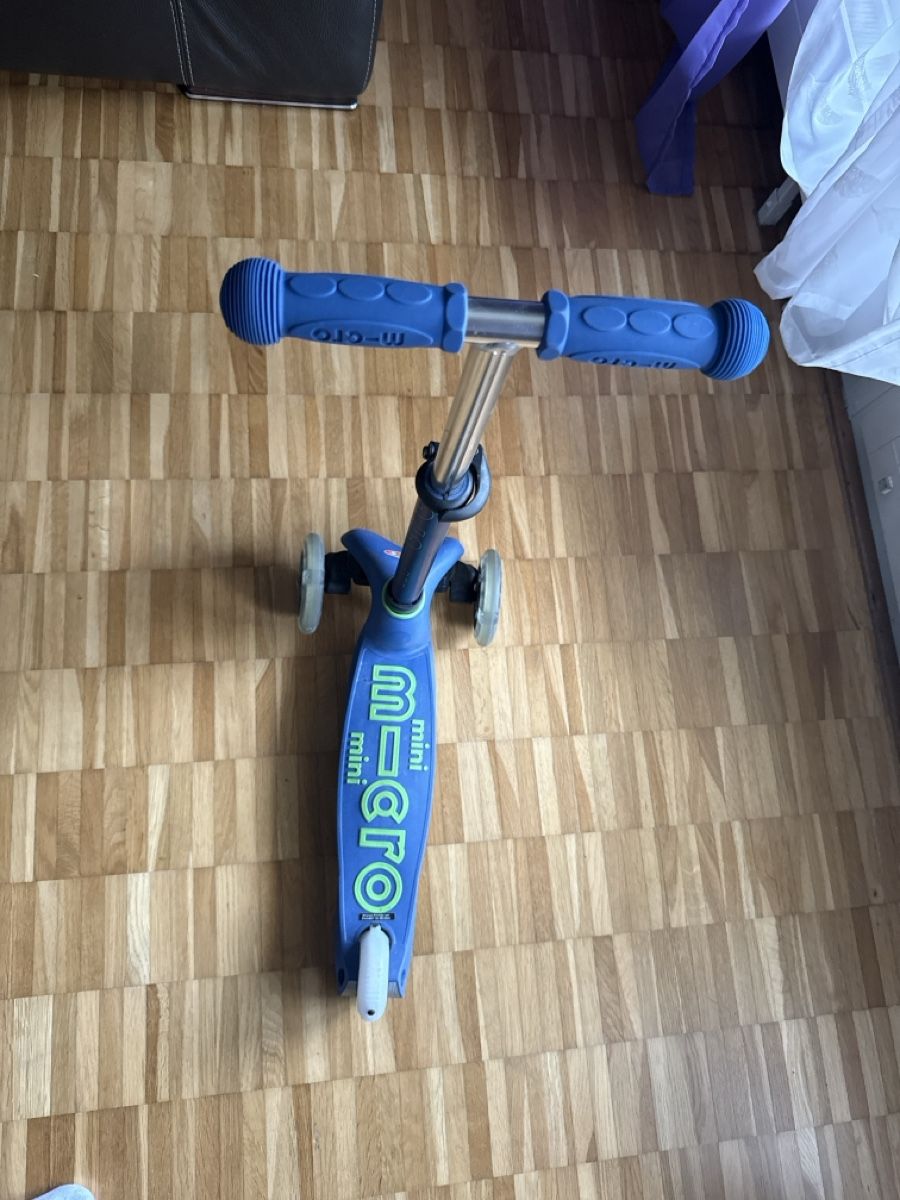 Micro Trottinett mit LED-Rädern – Blau/Grün – Sehr guter Zus (D ...
