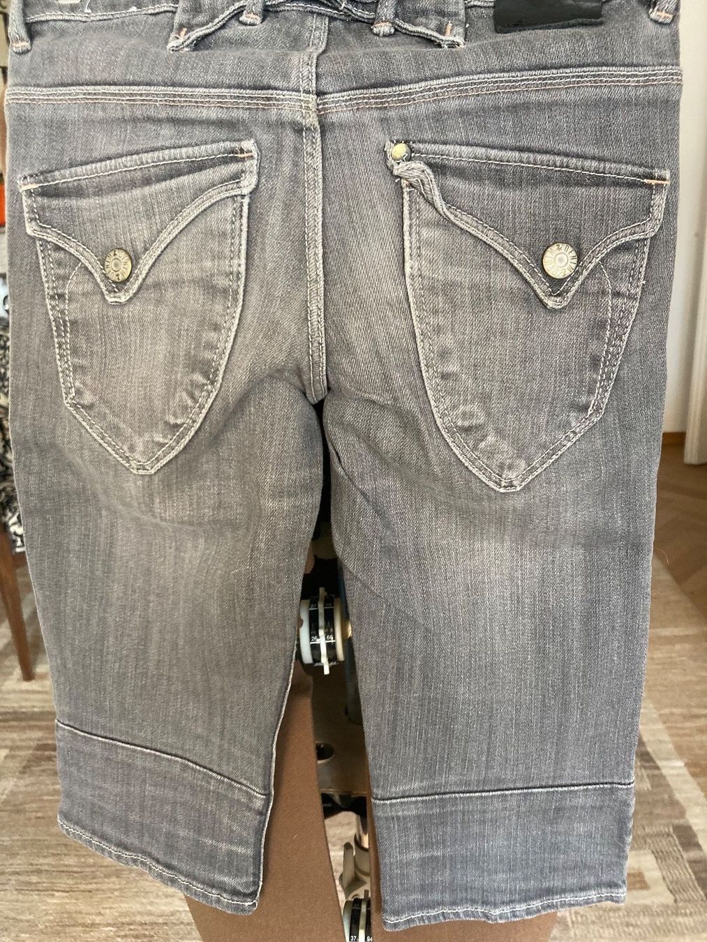 H&M Pantaloni: H&M Bermudas Mädchen Gr. 140, grau – Usato da Meggen venduto da tulipe21 1