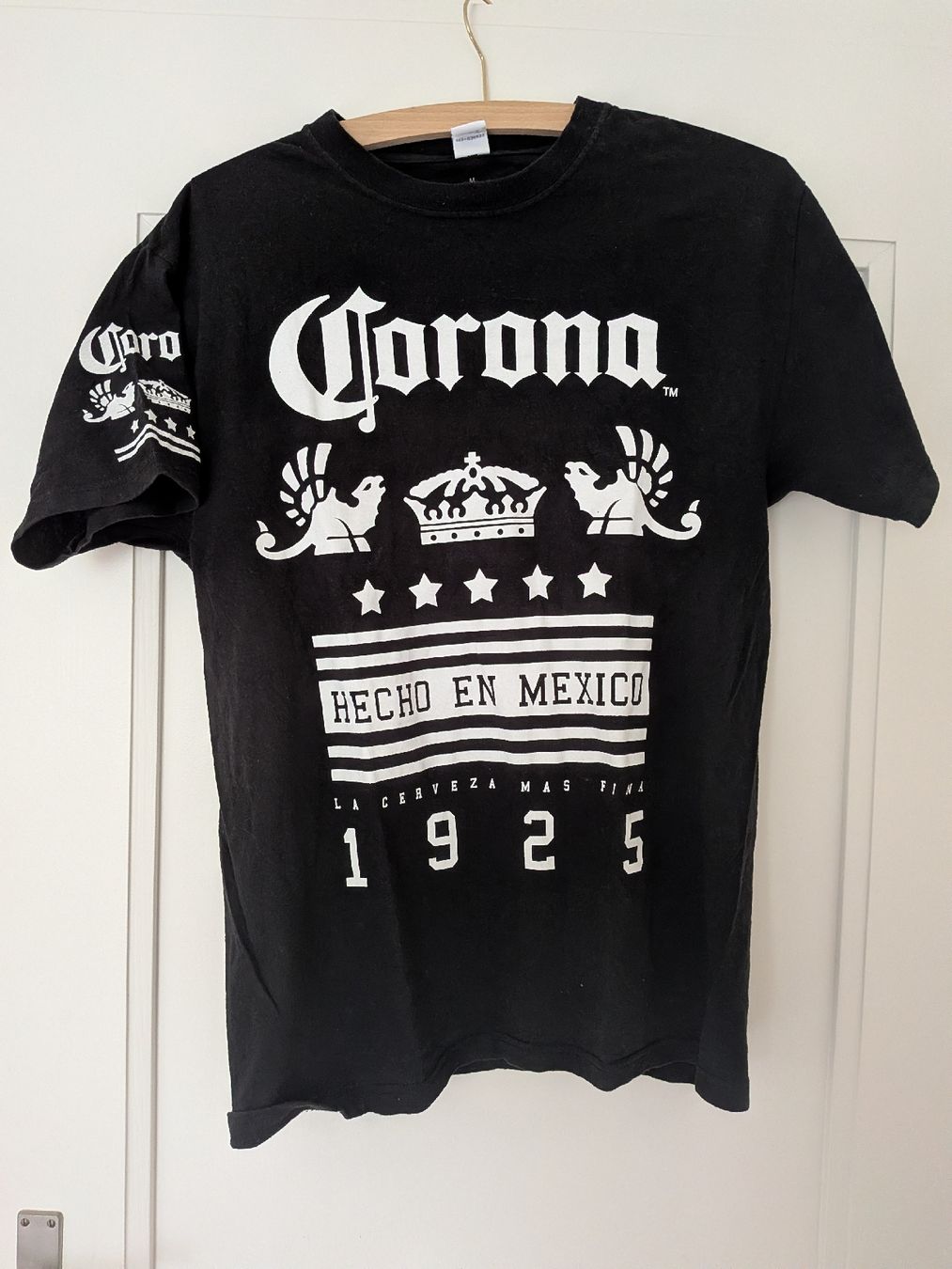 T-shirt: Corona Hecho En Mexico Shirt – Usato da zürich venduto da donfebbraio