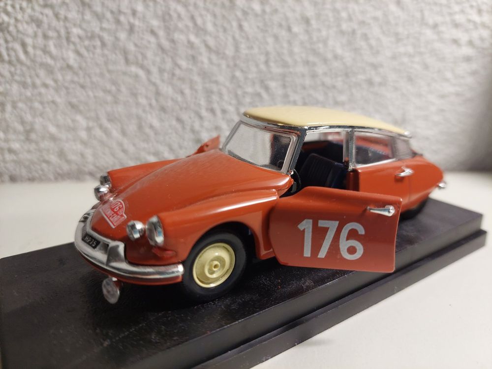 Rio Models 1:43 Citroën DS gold/metallic 1.000.000e DS, in PC-Box