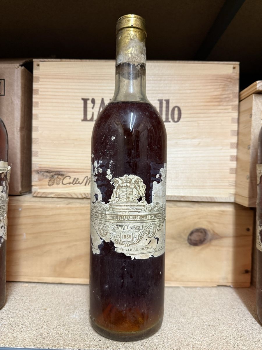 Vino: Chateau Filhot 1969 – Nuovo e nell'imballaggio originale da Troinex venduto da Airain