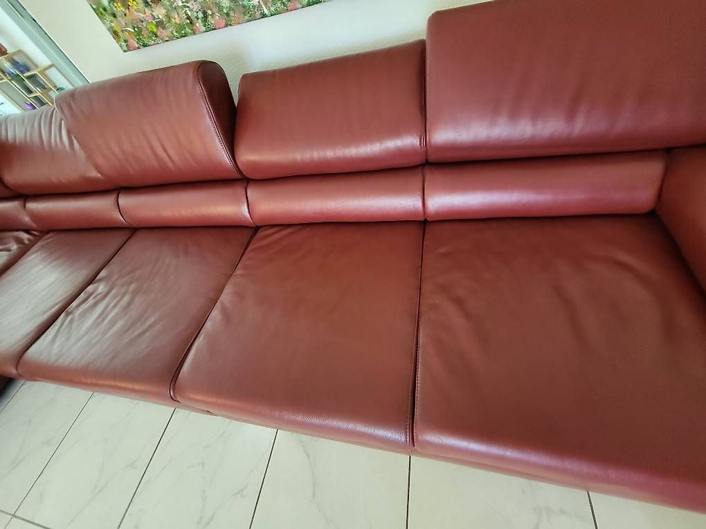 Divani: Leder-Ecksofa dunkelrot inkl. Hocker  CHF 200, Abholung – Usato da Obfelden venduto da T177aa 1