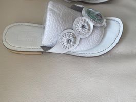 SUMMERTIME - stilvolle Flip-Flops mit Ziersteinen, weiss, 38