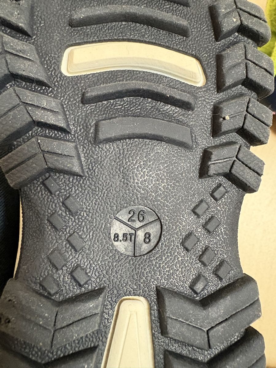 Scarpe per ragazzi: Kinder Winterstiefel Grösse 26 gebraucht – Usato da Buchrain venduto da Sisi83 3