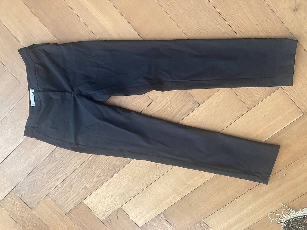 Pantalons: Pantalon noir Mango MNG Basics taille 38 – D'occasion à Renens VD par chrstn