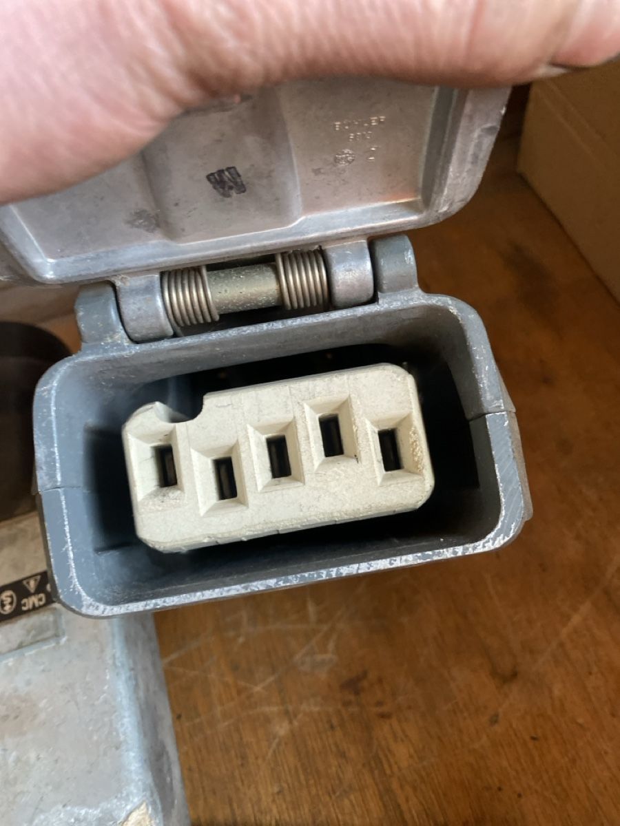 Spine: Diverse I40 Stecker – Difettoso da Gipf-Oberfrick venduto da Fricktaler1803 3