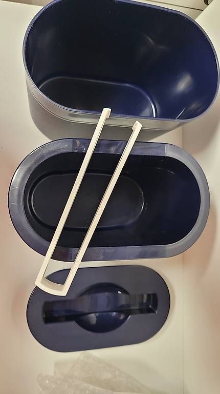 Tupperware Contenitori & Simili: Tupperware Eiswürfelbehälter mit Zange – Usato da Zofingen venduto da Loop_ReSale 2