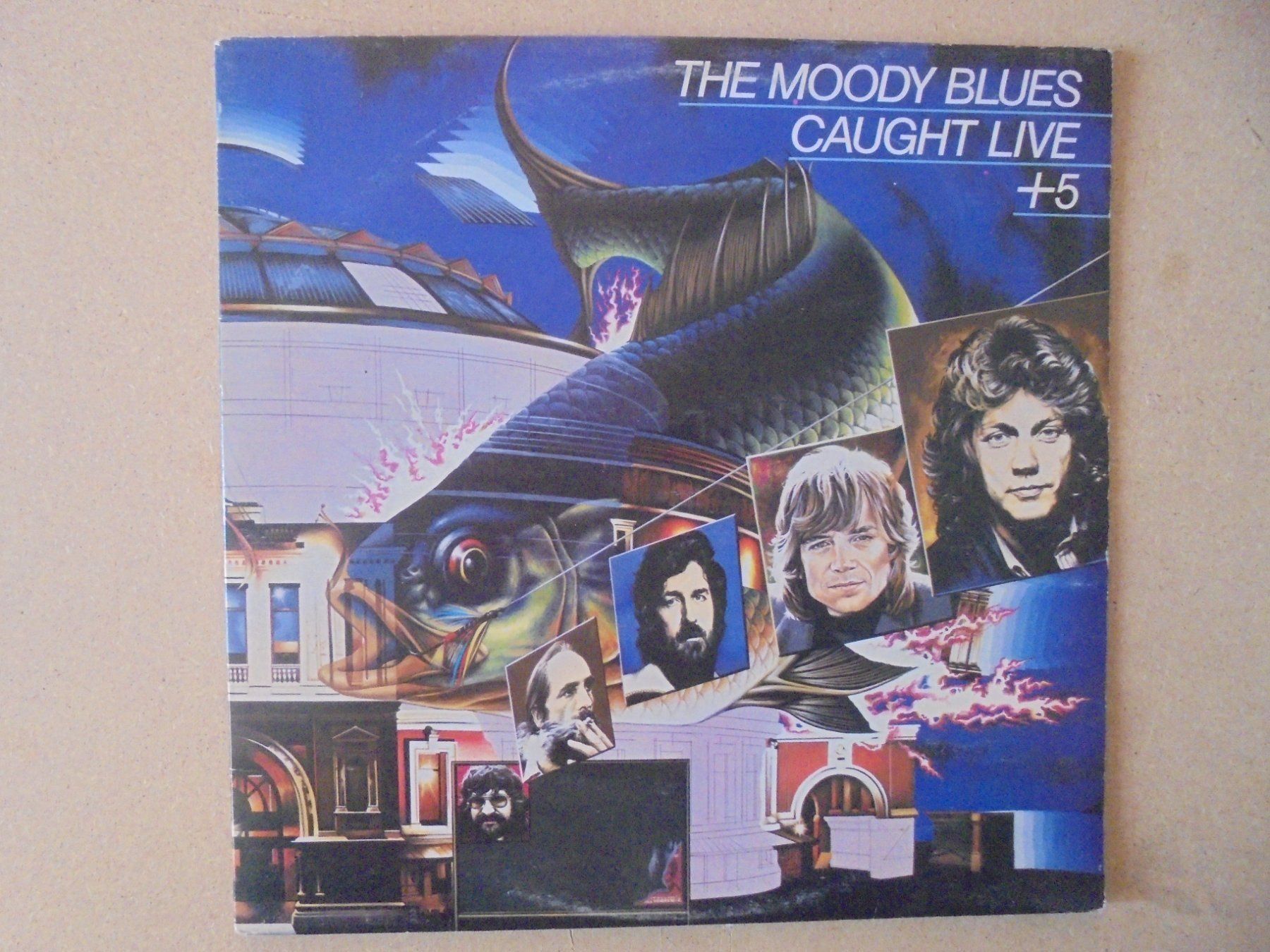 Dischi in vinile: Moody Blues " Caught Live + 5" 2 x LP UK – Usato da Crissier venduto da Promopost 1