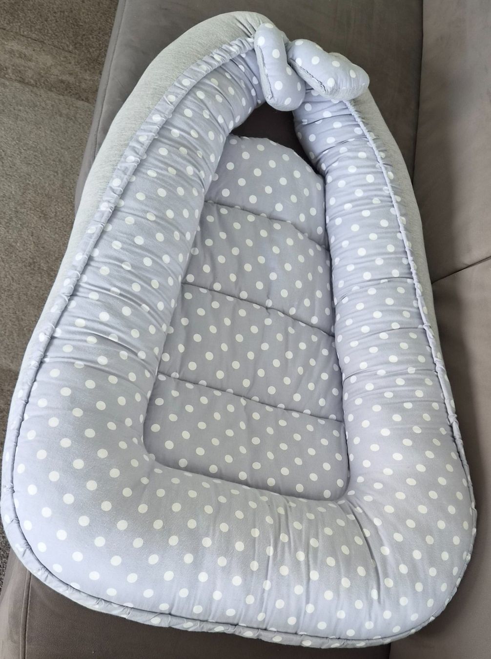 Coussins: Wunderschönes Babynestchen von tissi – D'occasion à Seon par Nicoellele