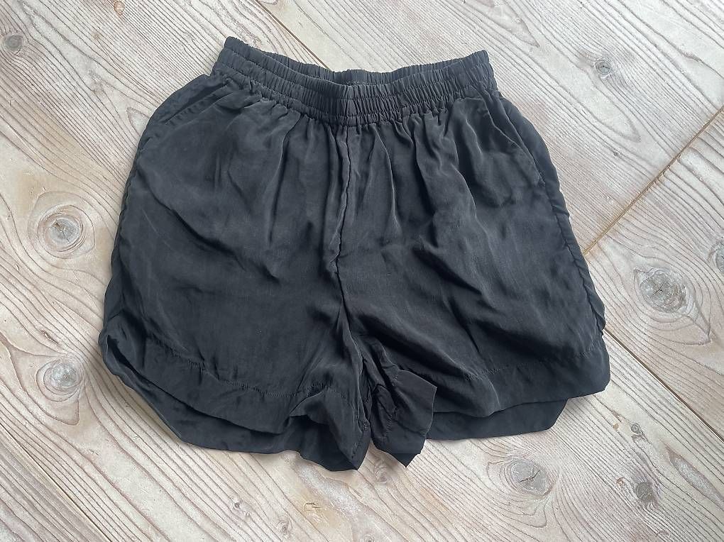 Pantaloni: Dariadeh Jamila Shorts XS – Usato da Ipsach venduto da Cynicat 1