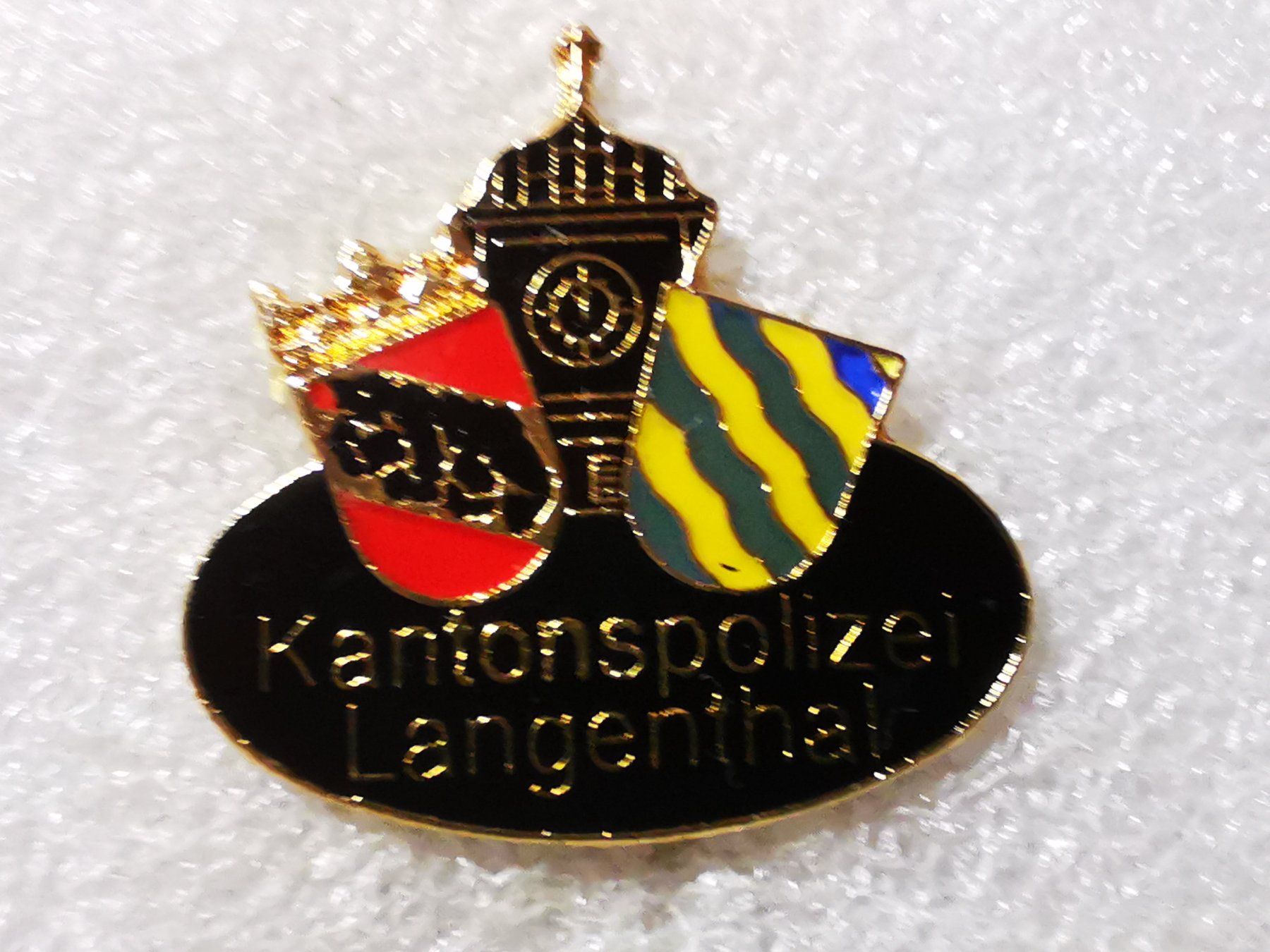 Placchette & Badge: Ansteckpin 103: Kantonspolizei Langenthal – Usato da Oppligen venduto da Pin-Fall-Shop