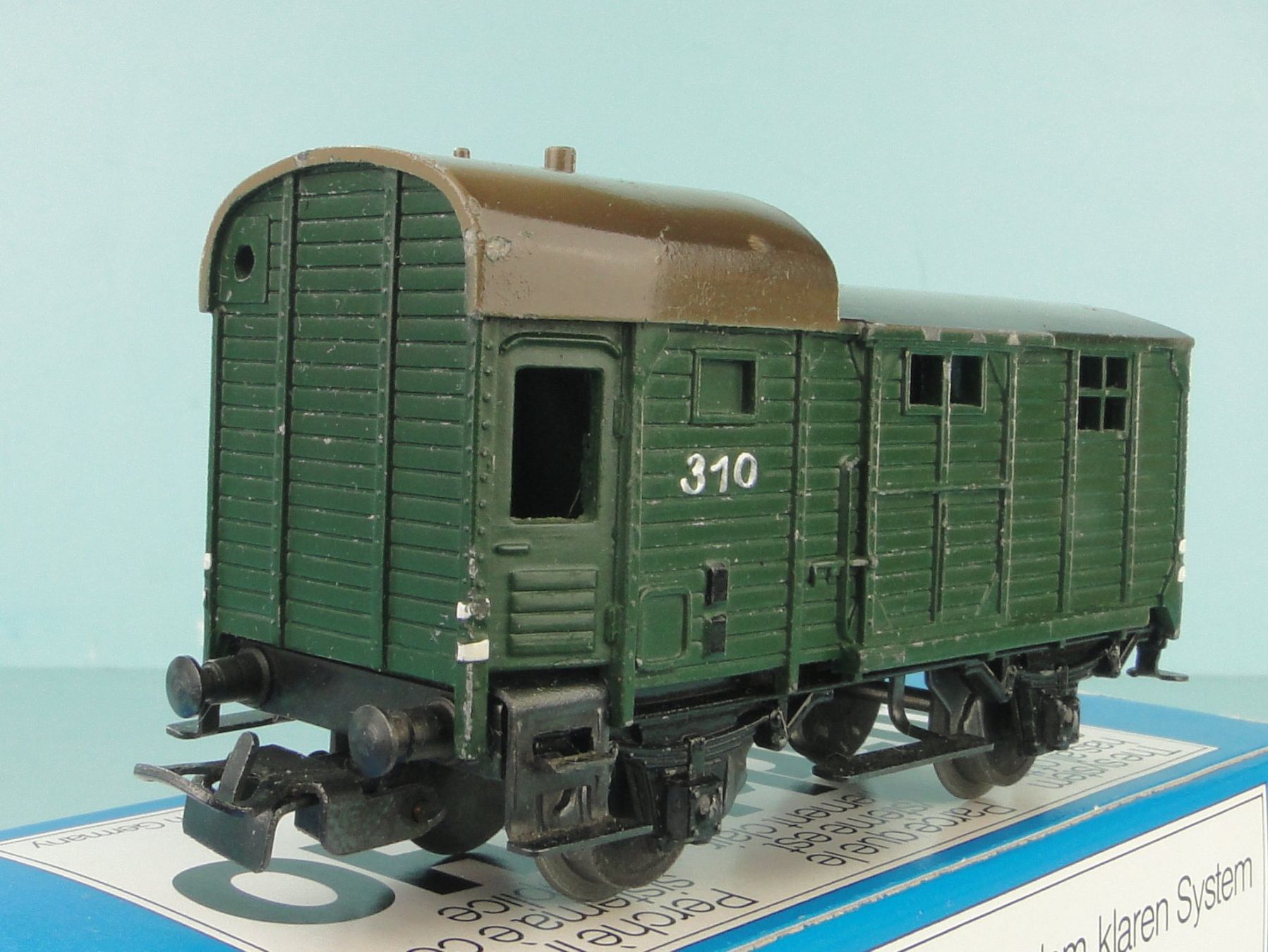 Märklin Modelleisenbahnen: Märklin 310 2 - Achser Gepäckwagen – Neu (gemäss Beschreibung) aus Bülach von cann11