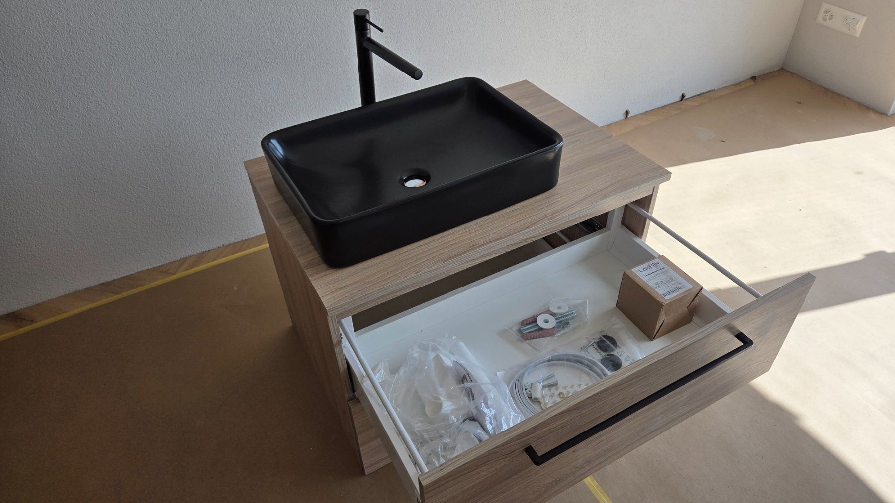 Laufen Mobili per bagno: Richner-Badmöbel mit schwarzem Designer-Aufsatzwaschtisch – Nuovo e nell'imballaggio originale da schaffhausen venduto da hohberg30 4