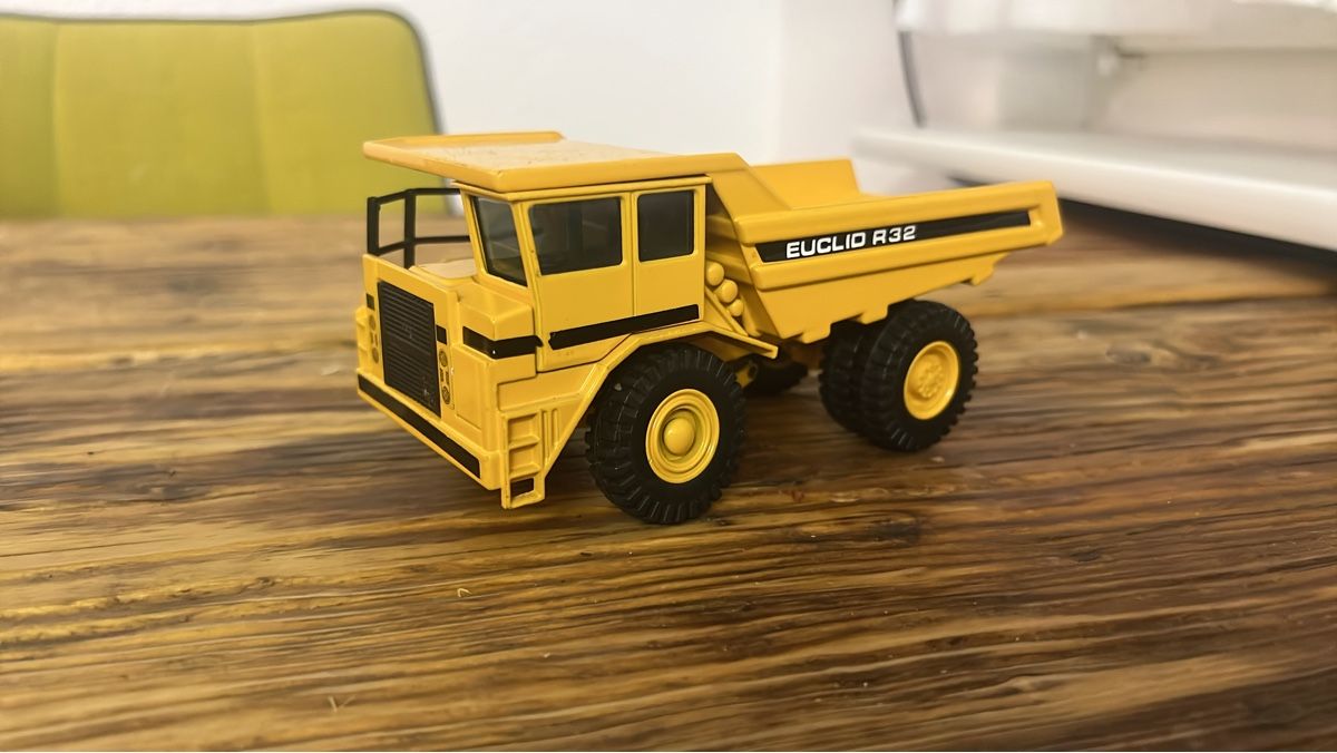 Modellautos: Kipper EUCLID R32 gelb – Gebraucht aus Umiken von mar_p7n9