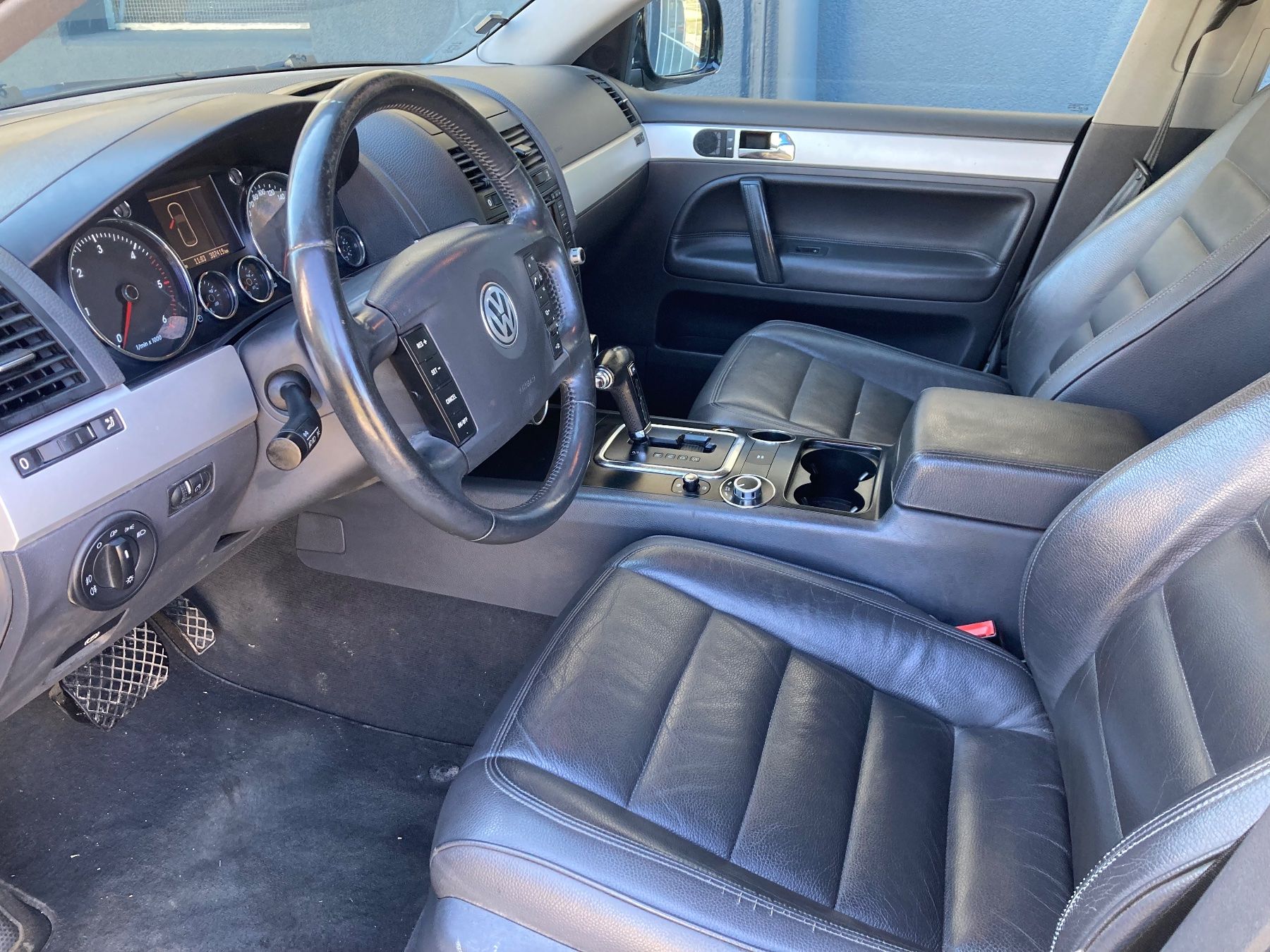 VW Autos: VW Touareg 3.0 TDI – Gebraucht aus Messen von Auktion-85 4