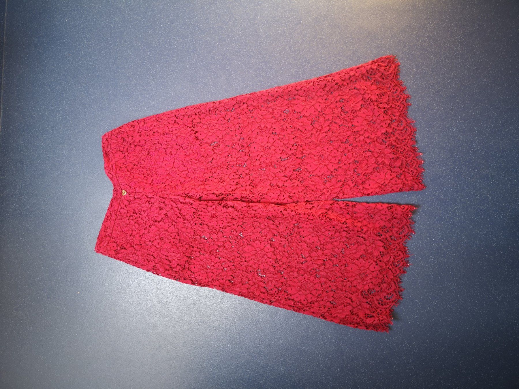 Twinset Hosen: Hose rot von Twin Set Grösse 36 – Gebraucht aus Meggen von Bilanz70