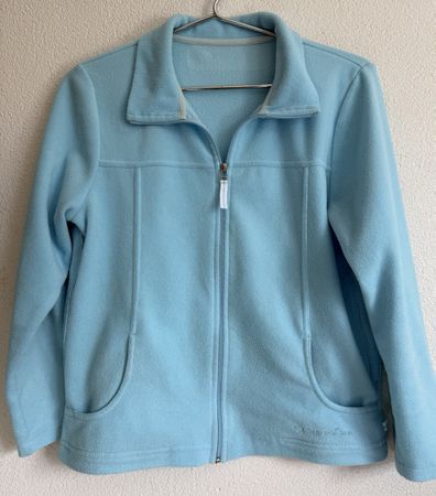 Fleecejacke M/L, in hellblau mit Reissverschluss