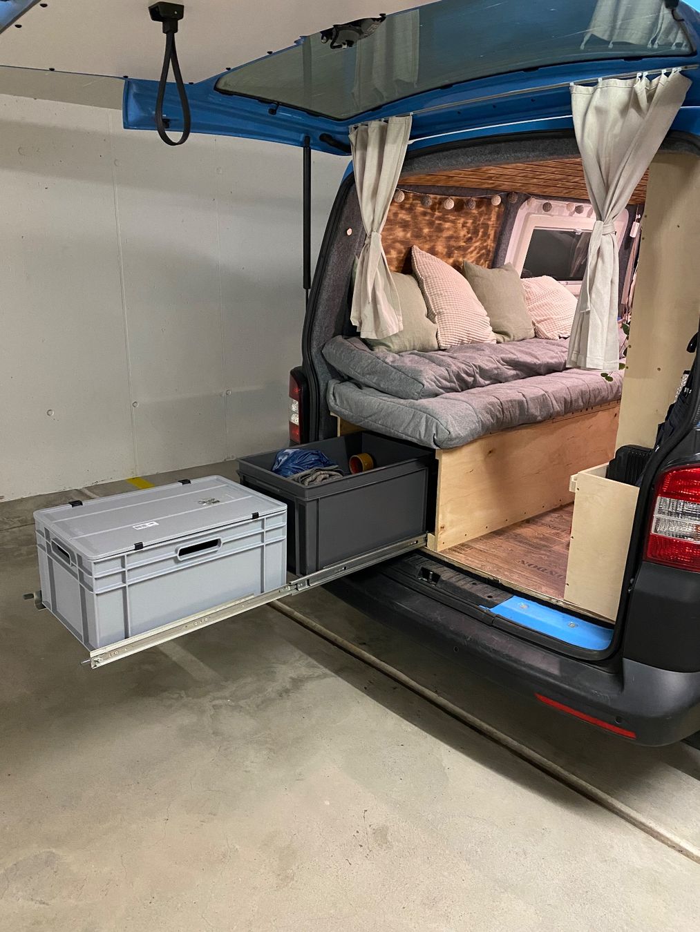 VW Veicoli da campeggio: VW T5 Transporter Camper Ausbau – Usato da Unterägeri venduto da bas_rz62 4