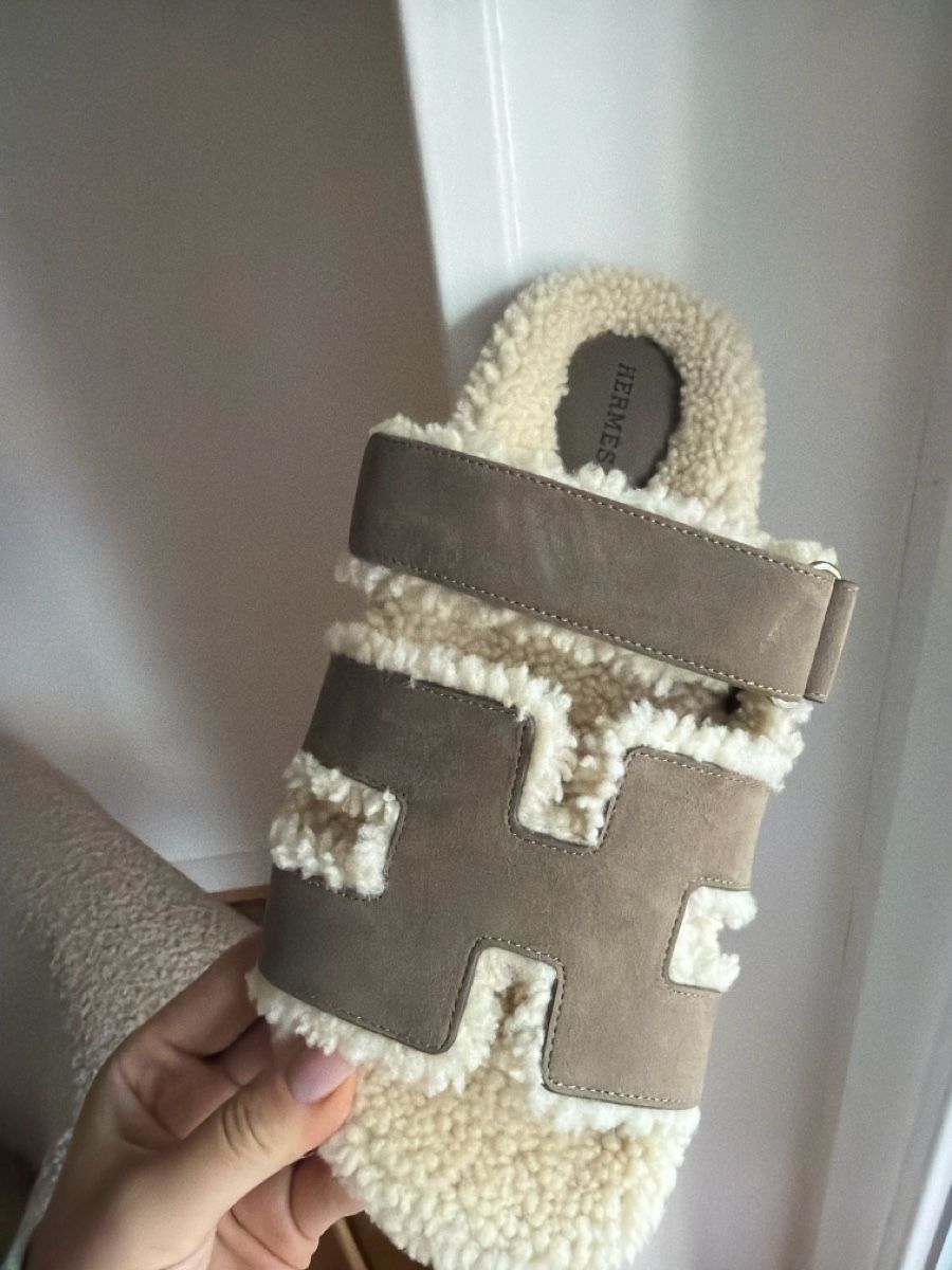 Hermès Scarpe da donna: Hermes Chypre sandals shearling brown suede 40 – Nuovo e nell'imballaggio originale da Basel venduto da hea_slg8 1